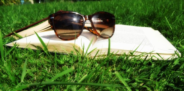 Sonnenbrille_Buch